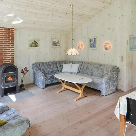 2 Bedroom In Glesborg Holiday home Fjellerup